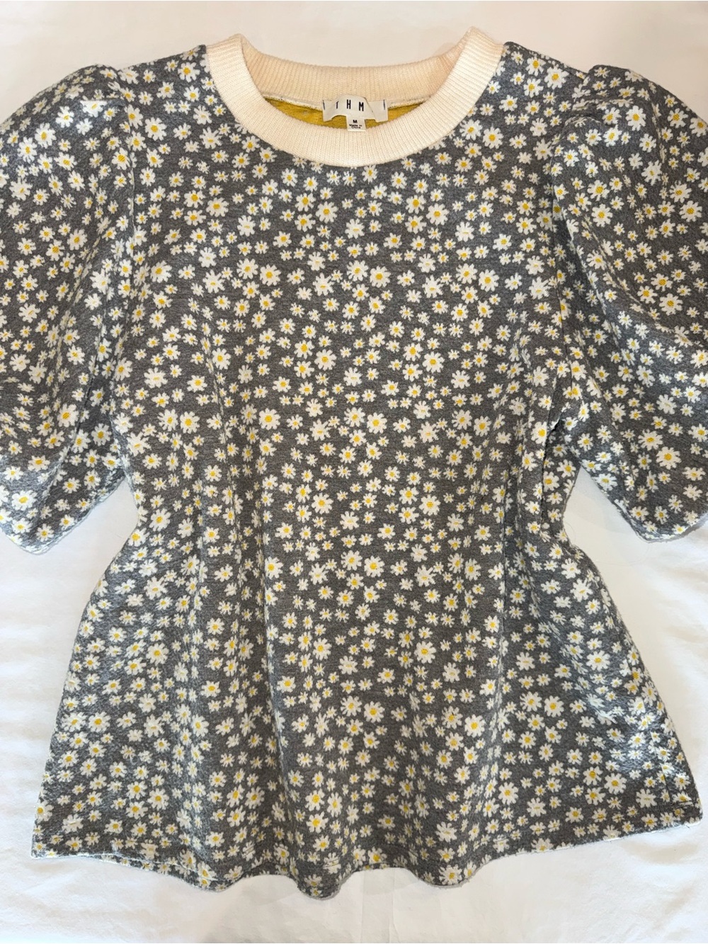 THML Gray Daisy Print Puff Sleeve Top M